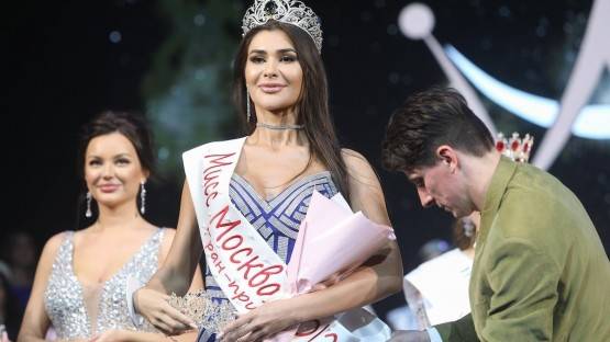 Покоряя столицу. 23-летняя осетинка Аля Саламова признана Мисс Москва-2021