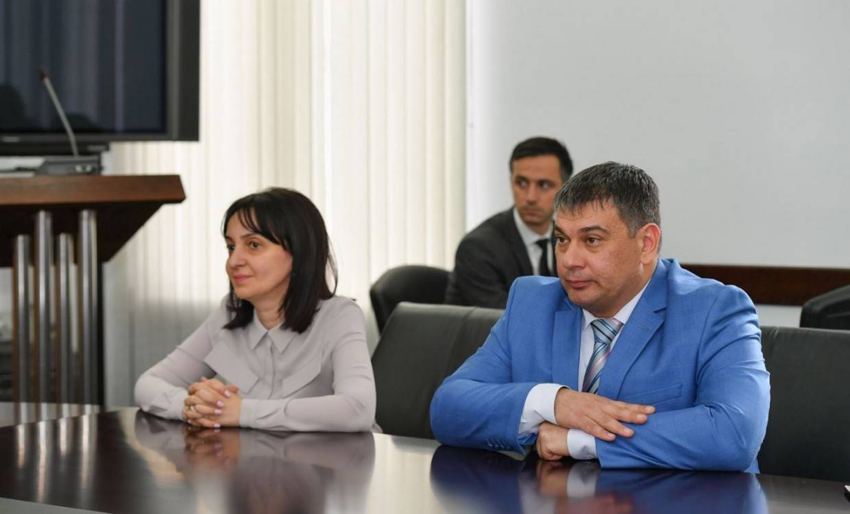 Борис Хубаев (справа) - министр труда и социального развития Северной Осетии (фото alania.gov.ru)
