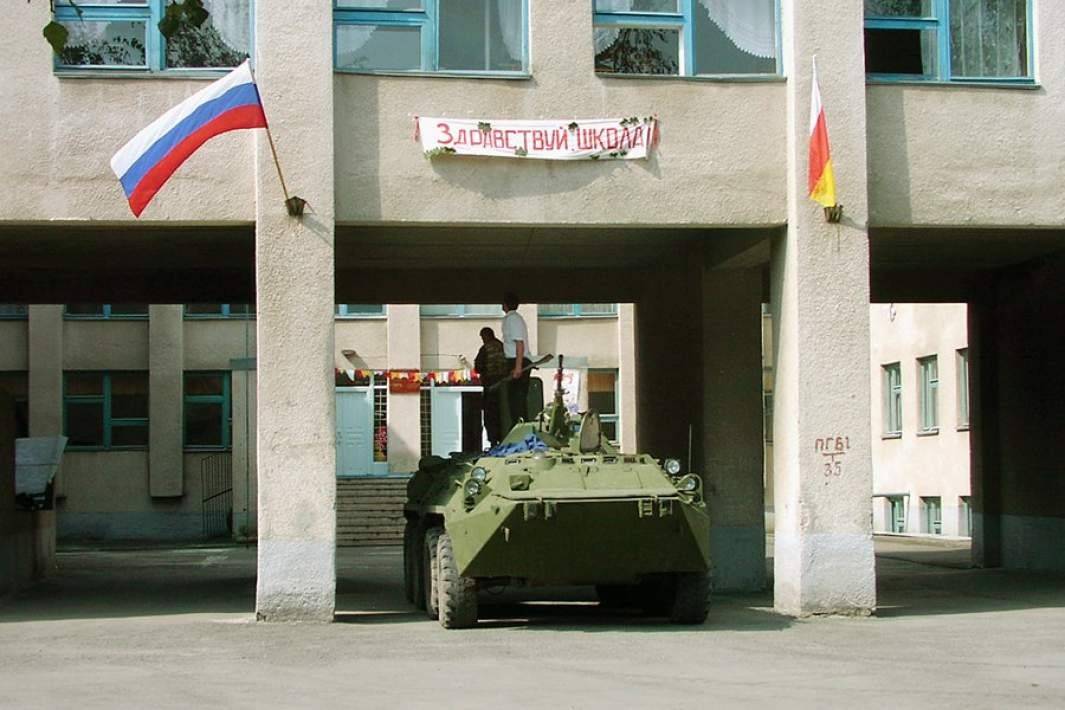 Спасательная операция в Беслане, 1 сентября 2004 года
Фото: ТАСС/газета «Северная Осетия»