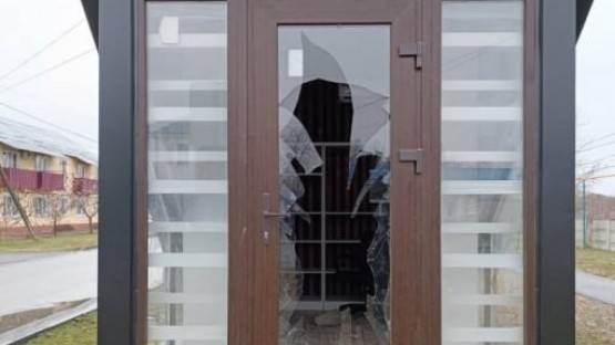 Полицейские задержали хулигана из Эльхотово, разбившего газетный киоск