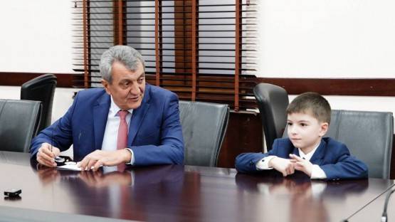 Сергей Меняйло принял юную делегацию из Донецка