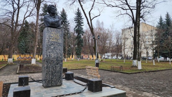 АМС Владикавказа начала ремонт Пушкинского сквера