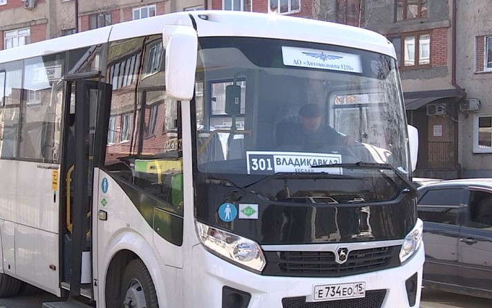 Бесланский маршрут также обслуживают 13 автобусов АК-1210/фото: flectone.ru