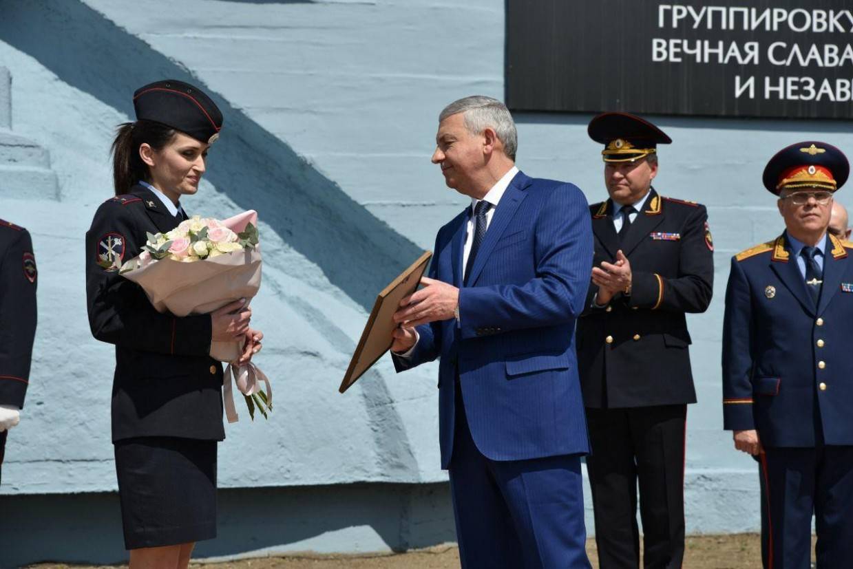 Руководитель пресс-службы МВД Северной Осетии Ирина Доева (слева)