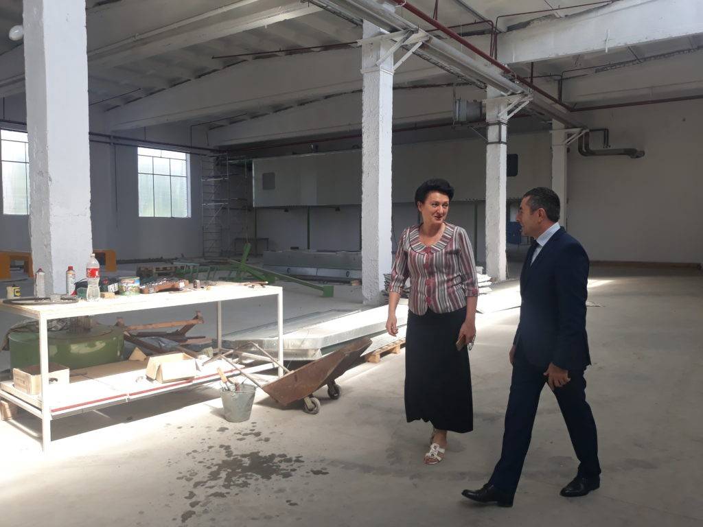 Фатима Гобеева и министр промышленности Северной Осетии Хайдарбек Бутов