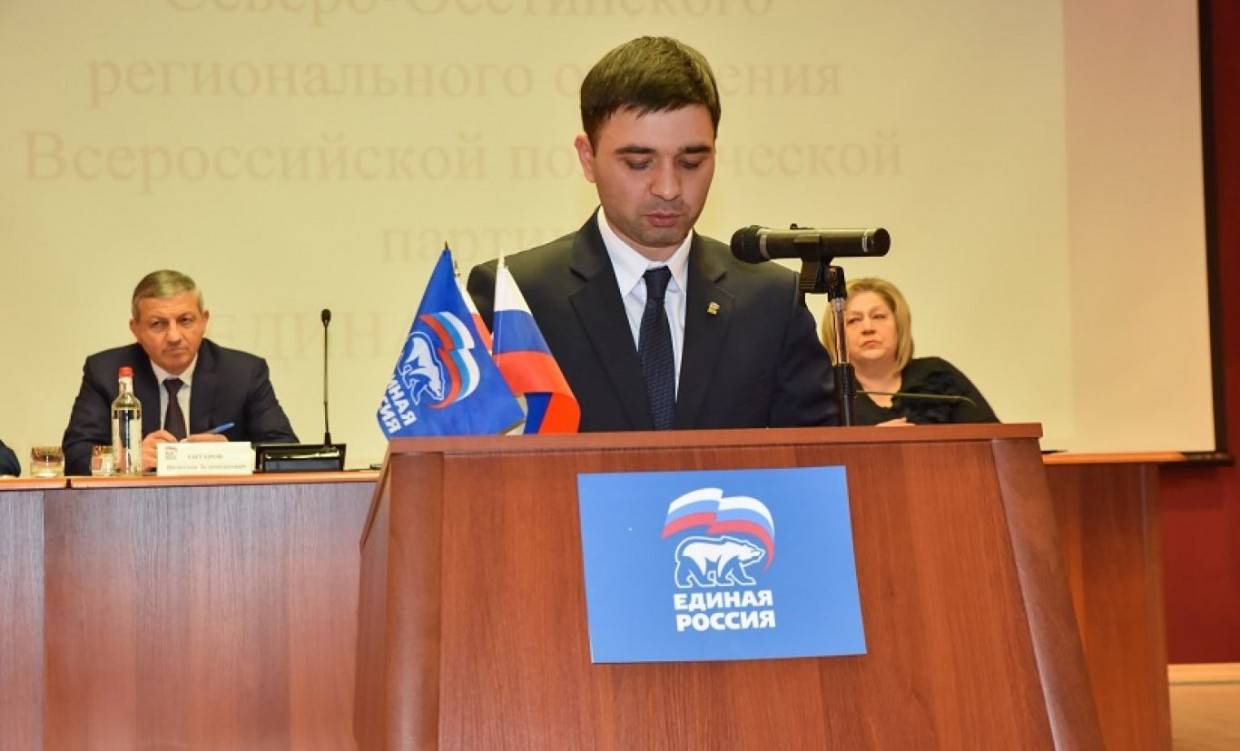 Тимур Ортабаев (на переднем плане) и Вячеслав Битаров (фото: пресс-служба главы и правительства Северной Осетии)