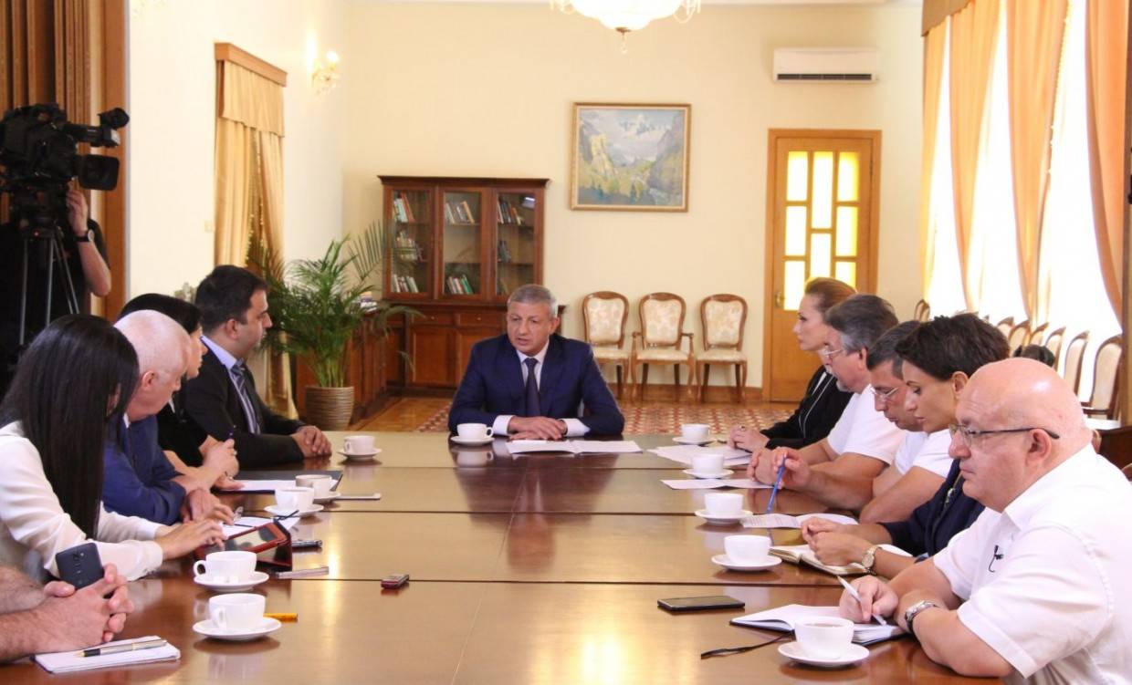 Встреча главы Северной Осетии Вячеслава Битарова с журналистами (фото: пресс-служба главы и правительства Северной Осетии)