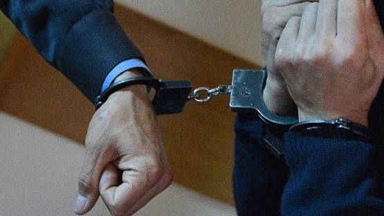 Во Владикавказе задержан сотрудник прокуратуры, ему инкриминируют взятку (оперативная съемка)