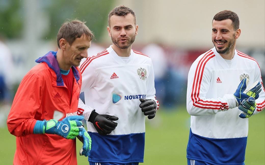 Игорь Акинфеев (в центре) и Сослан Джанаев (фото: Sport24)