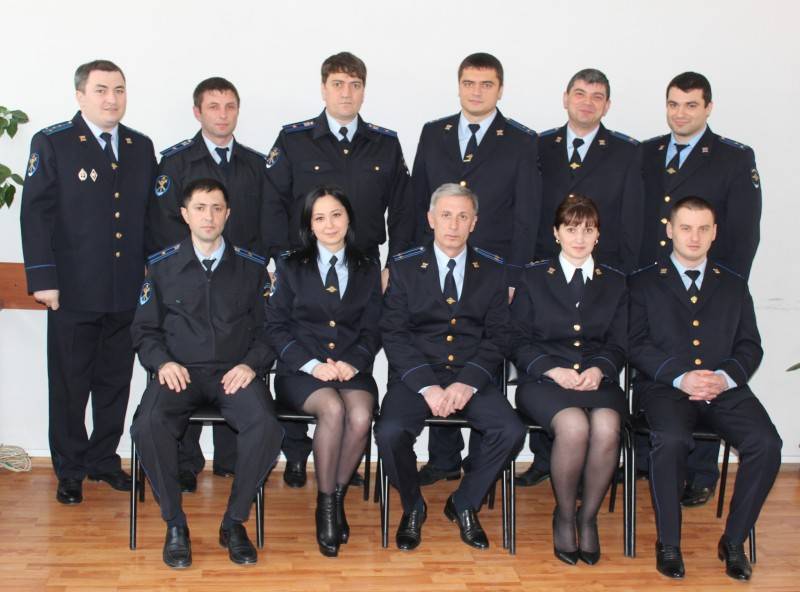Аслан Кайтуков (стоит, второй слева) (фото: МВД по Северной Осетии)