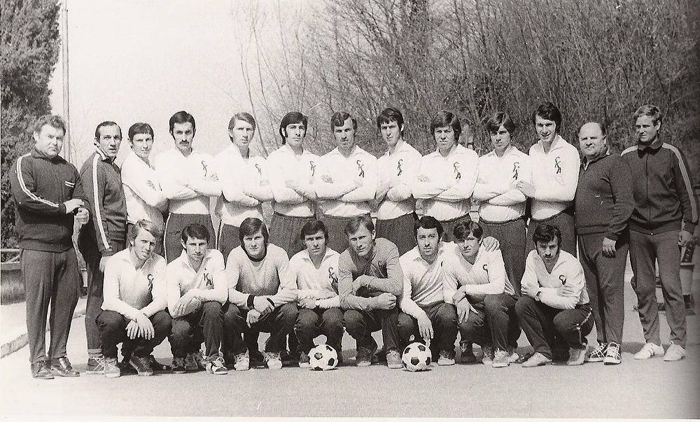 1974 год. Ростов-на-Дону. Валерий Газзаев (в нижнем ряду третий справа) в составе СКА