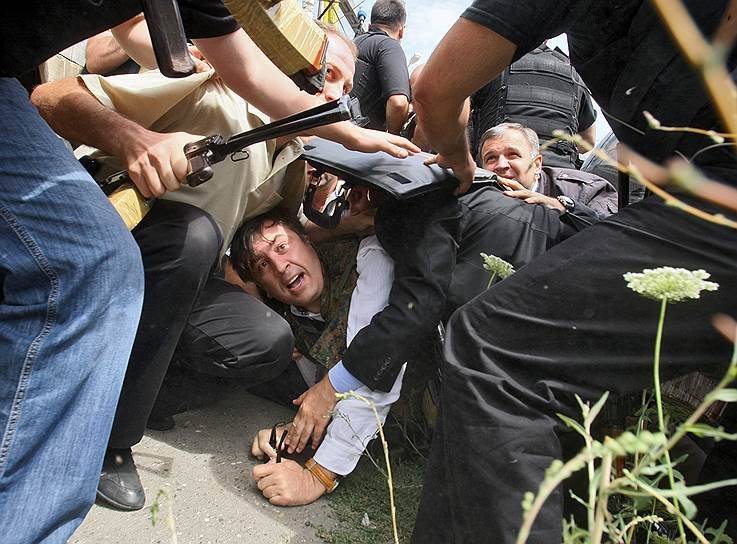 Михаил Саакашвили во время воздушной тревоги в Гори.