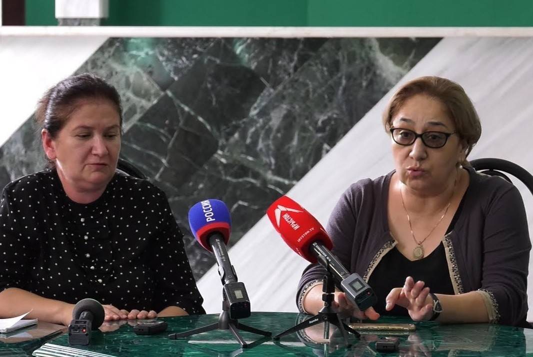 Руководители комитета Матери Беслана Анета Гадиева (слева) и Сусанна Дудиева (фото: Крылья-ТВ)