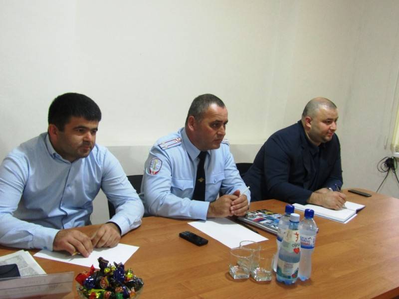 Сослан Созанов (справа) (фото: пресс-служба МВД по Северной Осетии)