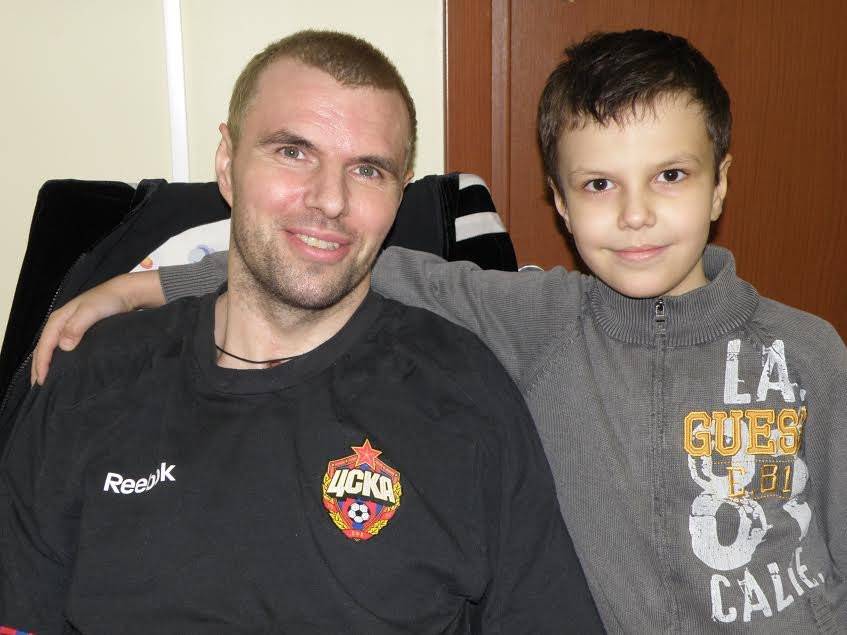 Вениамин Мандрыкин с сыном (фото: Twitter)