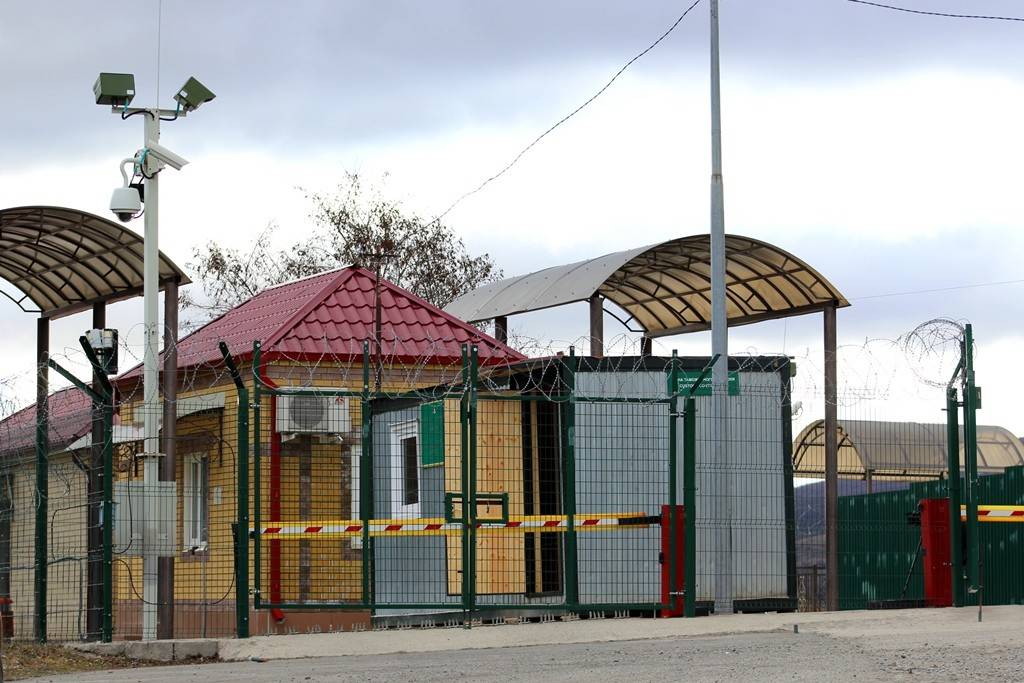 Пункт пропуска на границе Южной Осетии и Грузии (фото: РЕС)