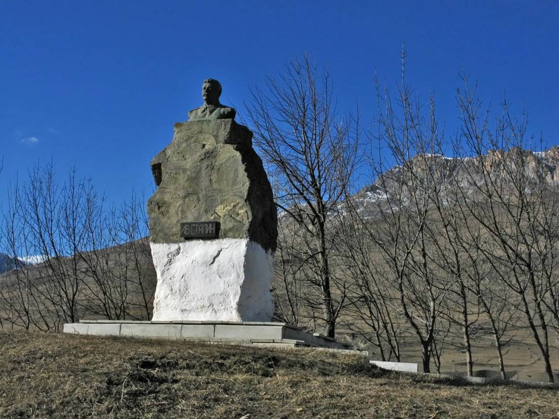 Памятник Сталину в Верхнем Фиагдоне