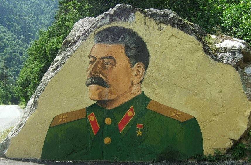 Памятник Сталину в Цее//fotostrana.ru