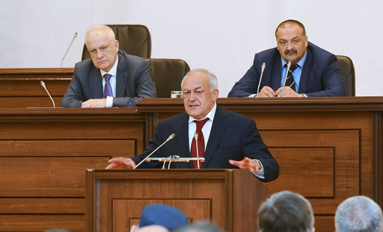 Слева направо: Тамерлан Агузаров, Таймураз Мамсуров и Сергей Меликов (фото: пресс-служба главы и правительства Северной Осетии)