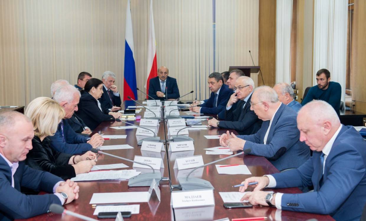 Заседание комиссии по Электроцинку (фото alania.gov.ru)