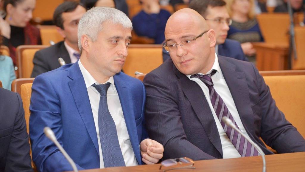 Депутаты ГД РФ Зураб Макиев и Артур Таймазов (слева направо)