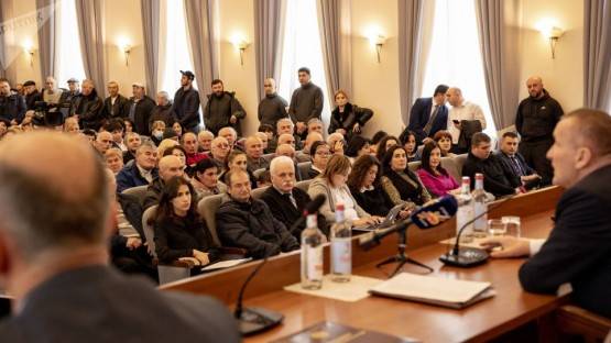 Республика, ставшая империей. В Южной Осетии законодатели попрали государственность вместе с законом