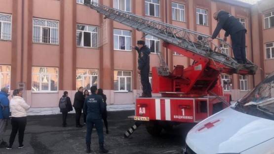 Во Владикавказе в школе №48 произошел пожар (видео)