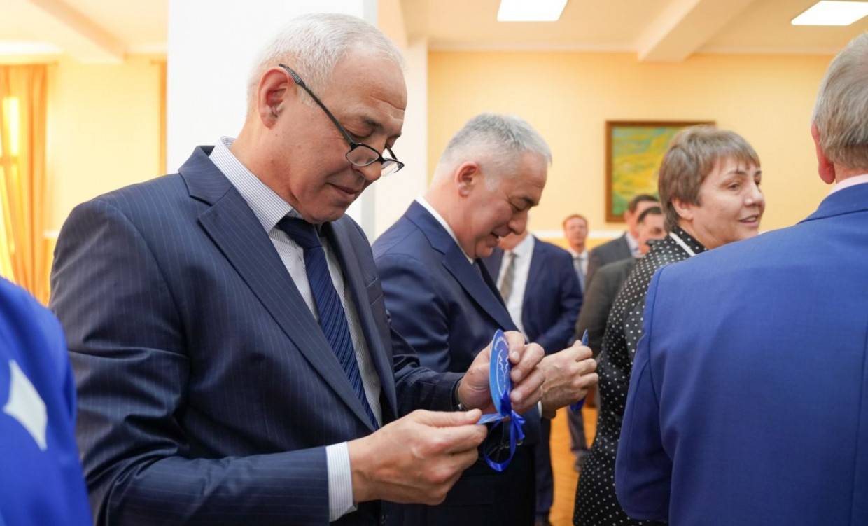 Вице-премьеры Ирбек Томаев, Мурат Агузаров и Лариса Туганова