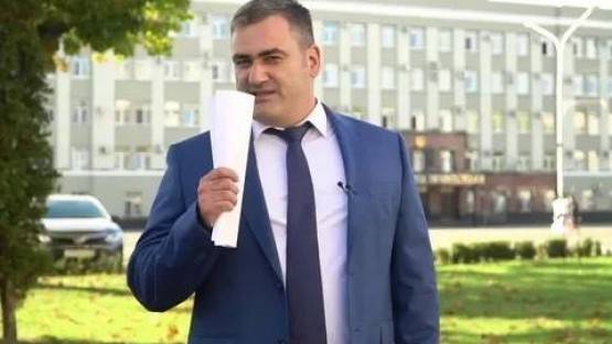 На блогера Алана Хасиева завели дело за клевету на зампрокурора