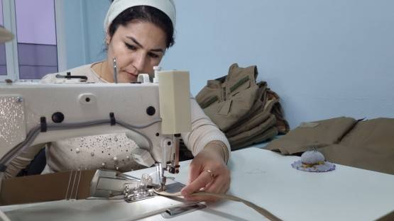 Нить крепка! Швейное предприятие выпускает одежду для осетинских воинов