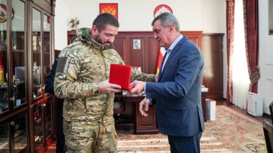 Рамзан Кадыров поблагодарил военного врача Хазби Макоева за помощь командиру спецназа Алаудинову