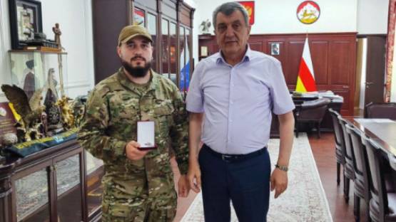 Замкомандира батальона «Шторм. Осетия» Денис Плиев награжден медалью «Во Славу Осетии»