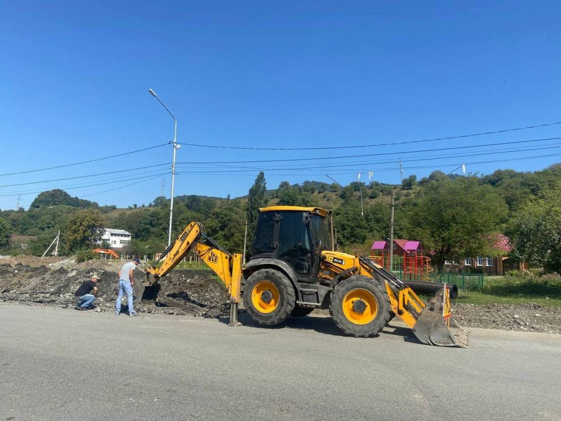 В посёлке Южном начались работы по замене труб водоводов, снабжающих  Владикавказ питьевой водой // ОСнова