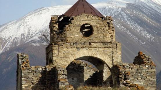 Жительница Северной Осетии пытается отсудить у епархии землю, на которой стоит дом ее предков