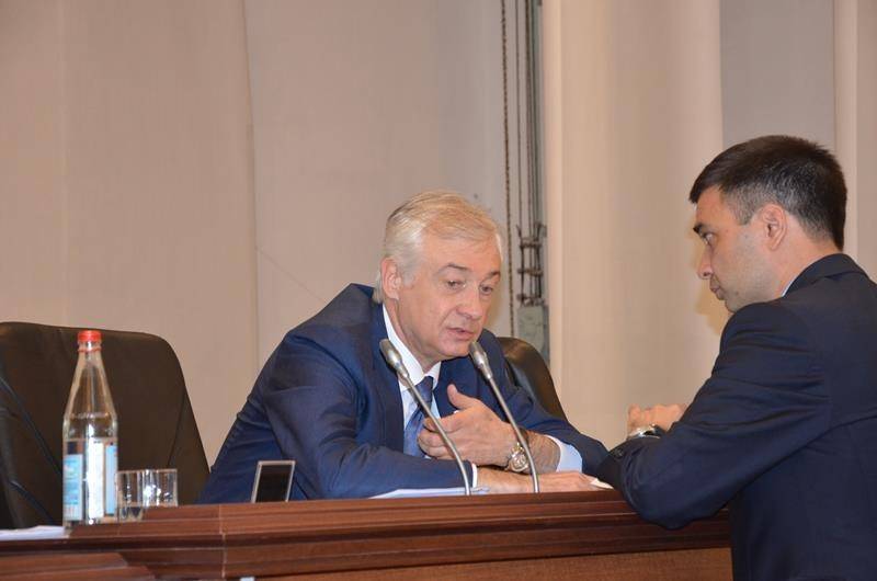 Алексей Мачнев и Тимур Ортабаев (руководитель фракции Единая Россия в парламенте Северной Осетии)