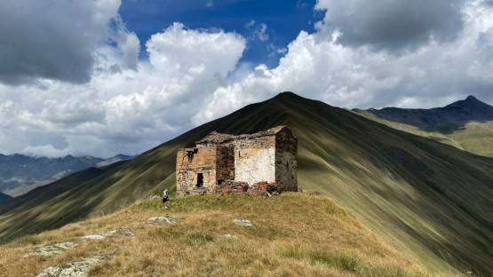 Паломники из Северной Осетии посетили могилы предков в Трусовском ущелье Грузии