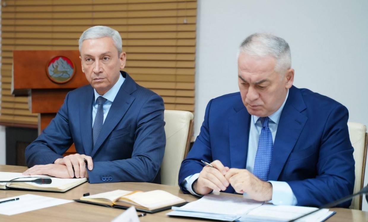 Премьер Борис Джанаев и вице-премьер Мурат Агузаров