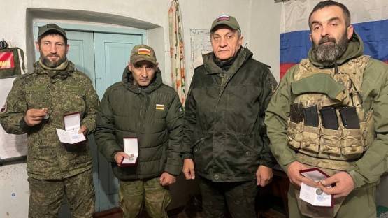 Меняйло на передовой наградил бойцов батальонов "Шторм.Осетия" и "Алания"