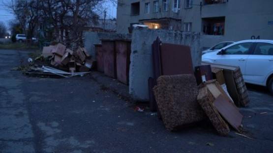На жителей Владикавказа, которые не доносят мусор до урн, начнут заводить административные дела