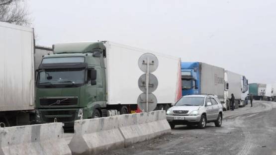 Более 850 большегрузов ожидают очереди в Северной Осетии на выезд в Грузию