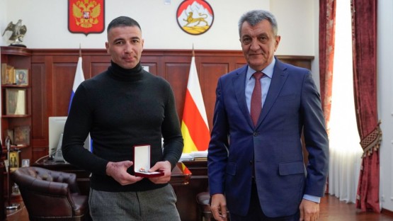 Участник СВО Владимир Урусов награжден медалью «Во славу Осетии»