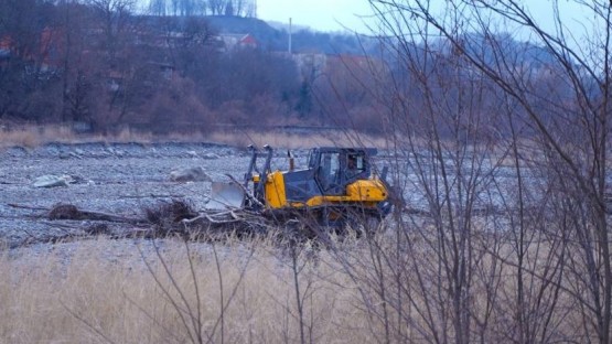 Русло Терека в черте Владикавказа начали очищать от природного мусора