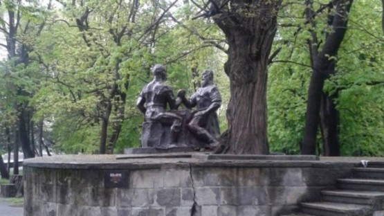 Во Владикавказе благоустроят часть набережной и реконструируют памятник "Дед и внук"
