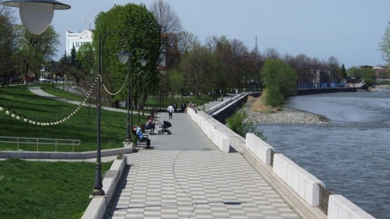 Реконструкцию набережной по улице Коцоева завершат к концу июня