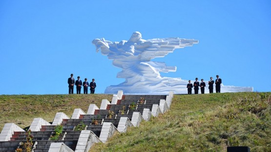 Земли напротив мемориала жертвам схода ледника Колка незаконно переданы в частные руки