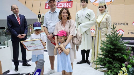 15-миллионному посетителю выставки «Россия» подарили сертификат на семейное путешествие в Северную Осетию