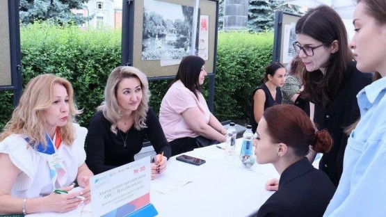 «Мамисон» предлагает 170 тыс рублей. На пр. Мира прошла большая ярмарка вакансий