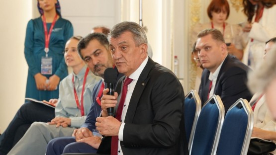 Сергей Меняйло принял участие в пленарном заседании Кавказского инвестиционного форума