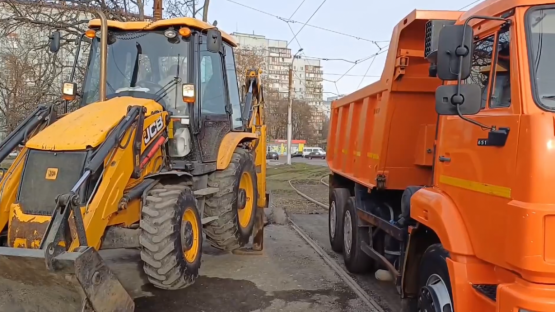 Ремонт дороги на перекрестке улиц Цоколаева, Доватора и Московского шоссе завершится в течение 5-6 дней