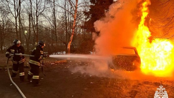 «Гранта» сгорела во Владикавказе на ул. Хадарцева